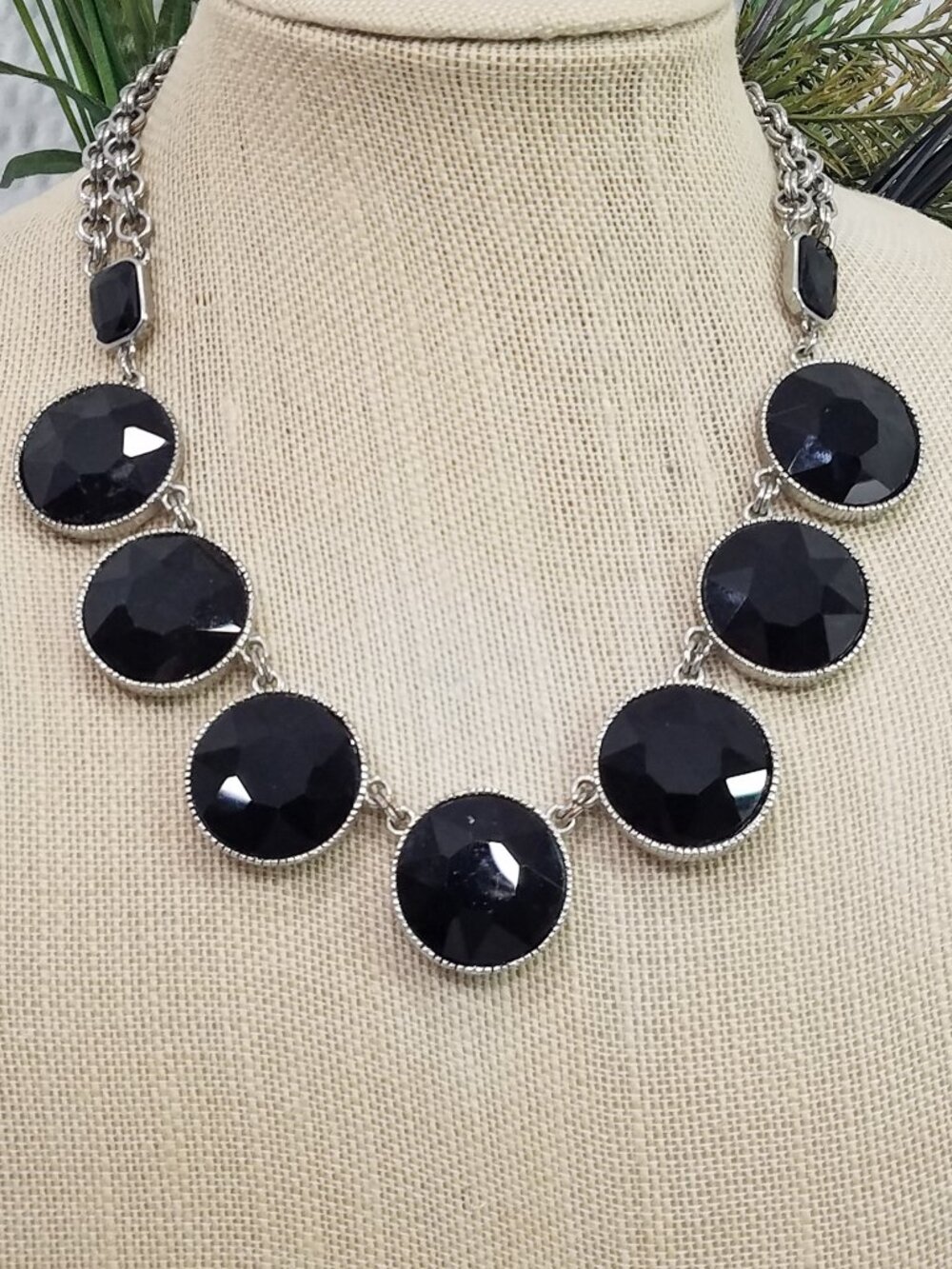 Signed White House Black Market Chunky Black Glass Crystal Silver Tone Necklace